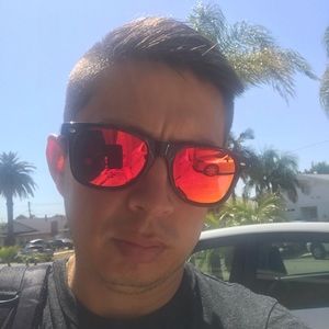 Meet your Posher, Tomas